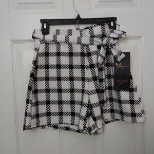 Juniors Cute Plaid White Black Shorts